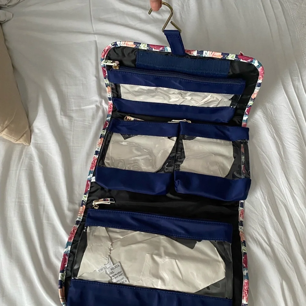 N/A hanging travel
